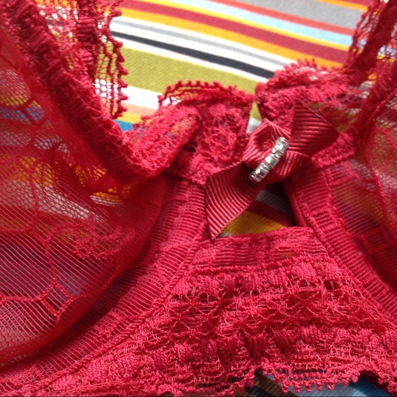 Chantelle lace red bra - Picture 4 of 6